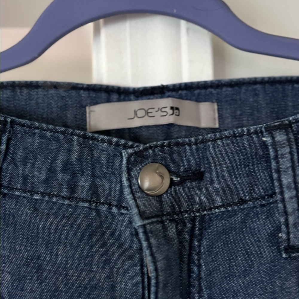 Joe's Jeans Women's Chambray Blue Jeans. Size 31
